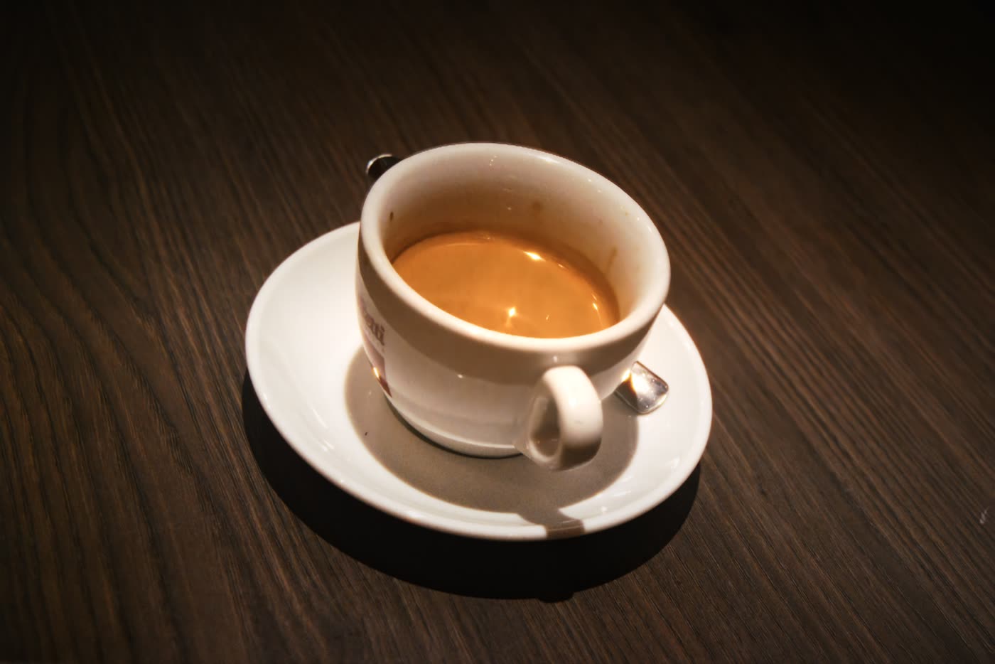 Espresso pour at a Montréal café — shot by ZXY